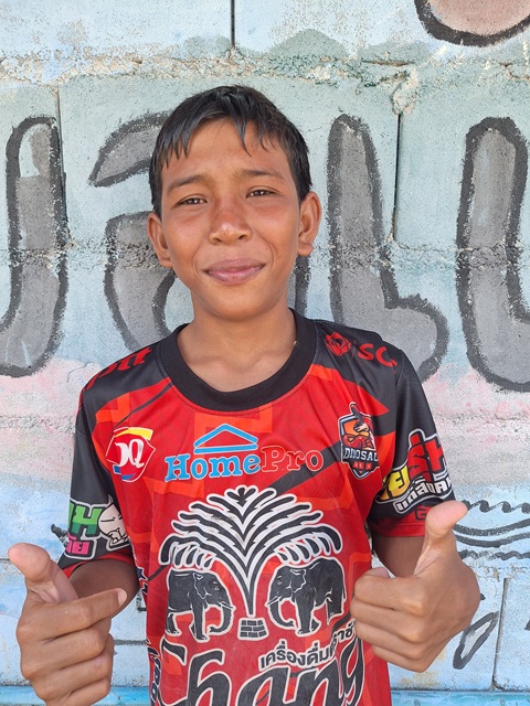 Aajee Pramongkit, 13, in the Guardians program on Koh Phayam